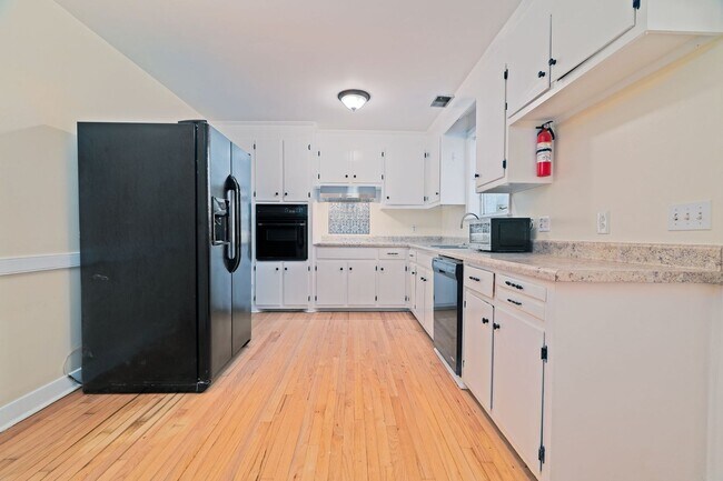 Building Photo - Peaceful Living in West Ashley!