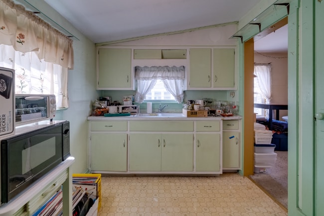 Building Photo - 488 E Main St