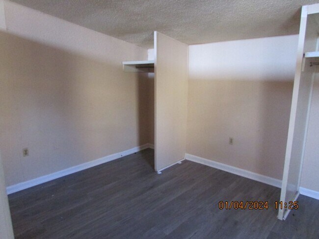 Building Photo - 360 N Magnolia St