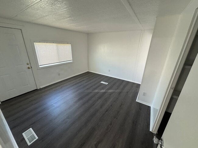 Building Photo - 41 Crooks St