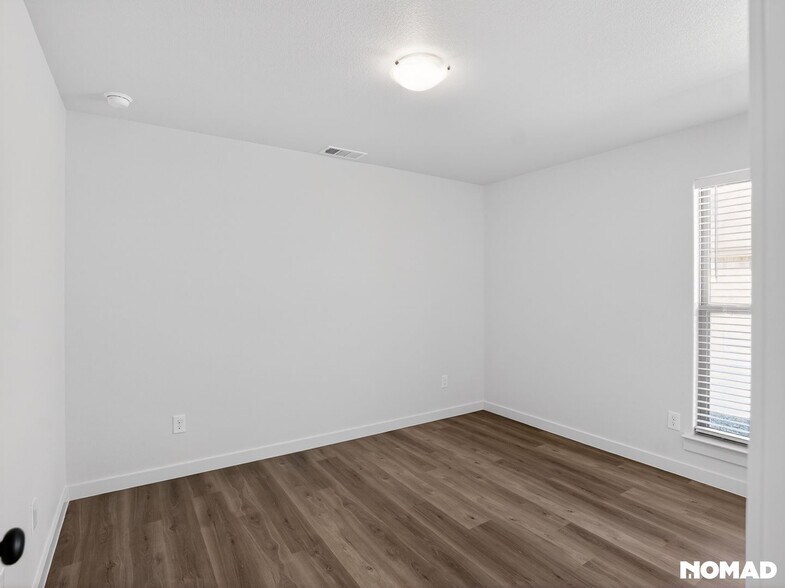 Building Photo - 2152 Langford Ave