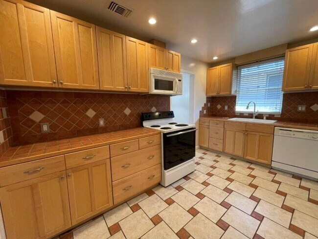 Building Photo - Cute Arden Park 2 Bedroom