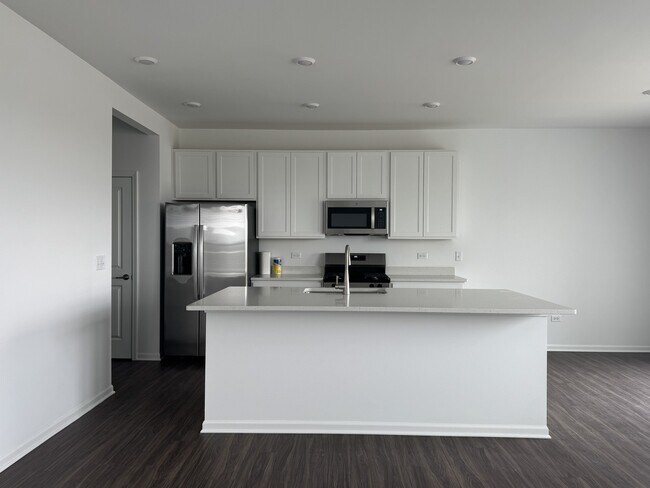 Building Photo - 25732 W Wakefield Dr