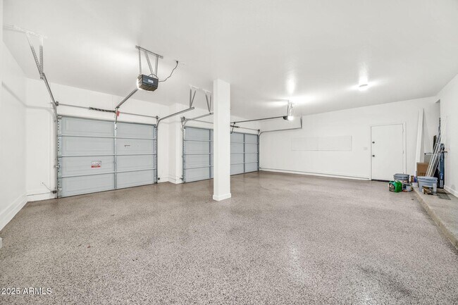 Building Photo - 7859 W Redbird Rd