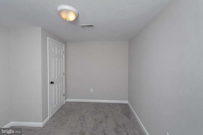 Building Photo - 31 Stone Falls Ct