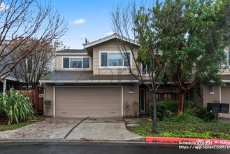 Building Photo - 567 Blue Jay Dr