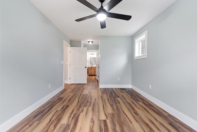 Building Photo - 18 Buttonwood Pl