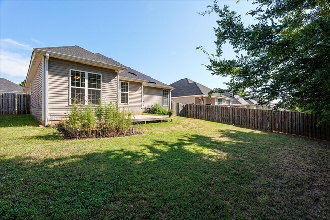 Building Photo - 570 Lory Ln