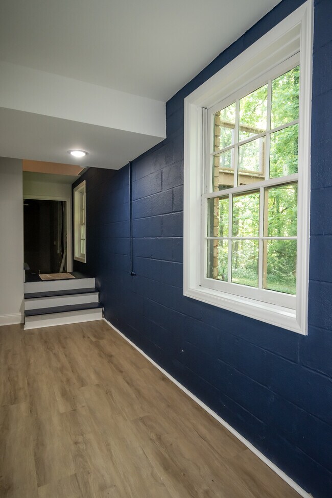 Building Photo - 1051 Crooked Creek Rd