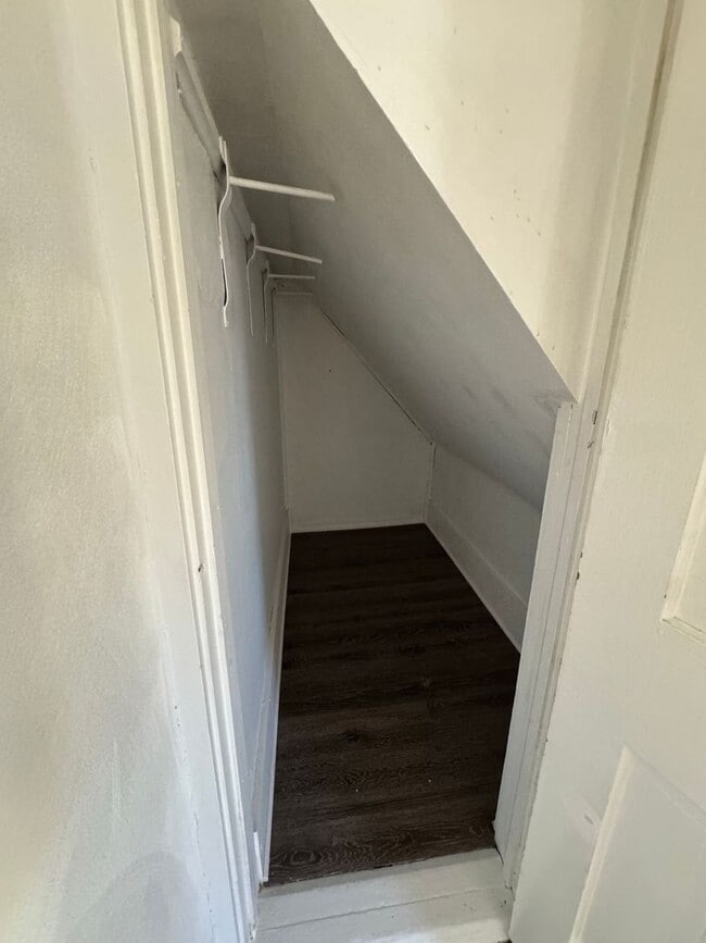 Building Photo - 2 Bedroom 1 Bathroom Duplex in Beloit, WI