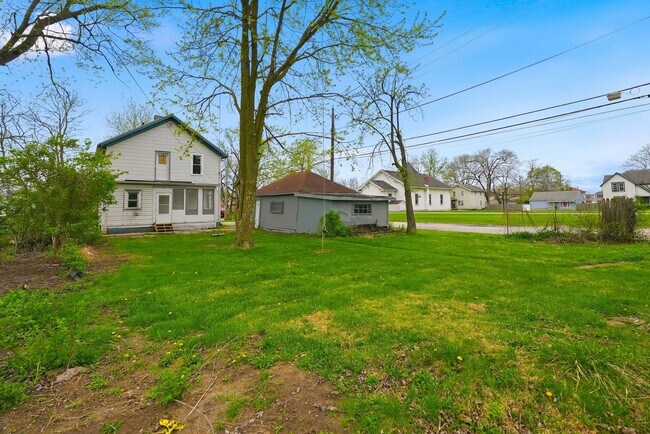Building Photo - Charming 3BR with Garage & Updates