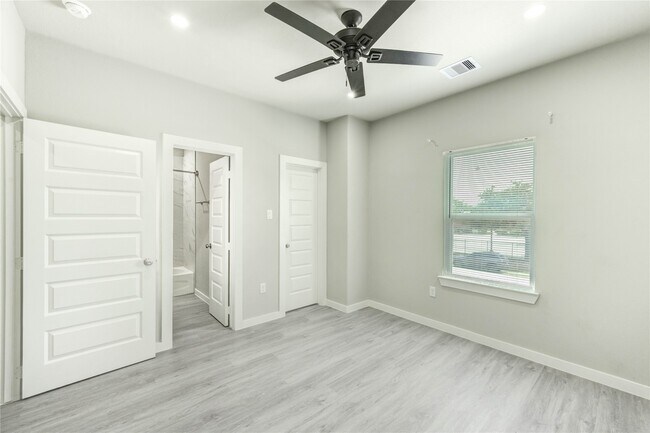 Building Photo - 8157 Tate St