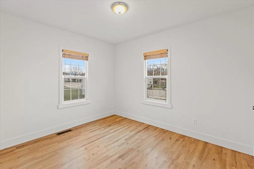 Building Photo - 2414 Eaton St