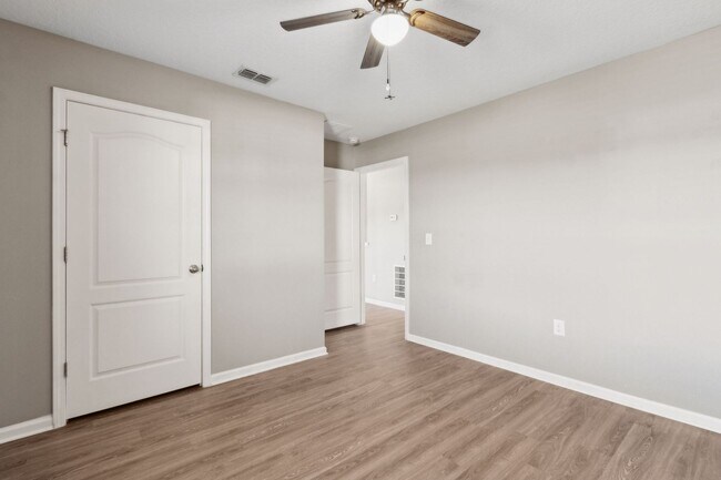 Building Photo - Spacious 5-Bedroom Home  – Prime Amelia Concourse Location!