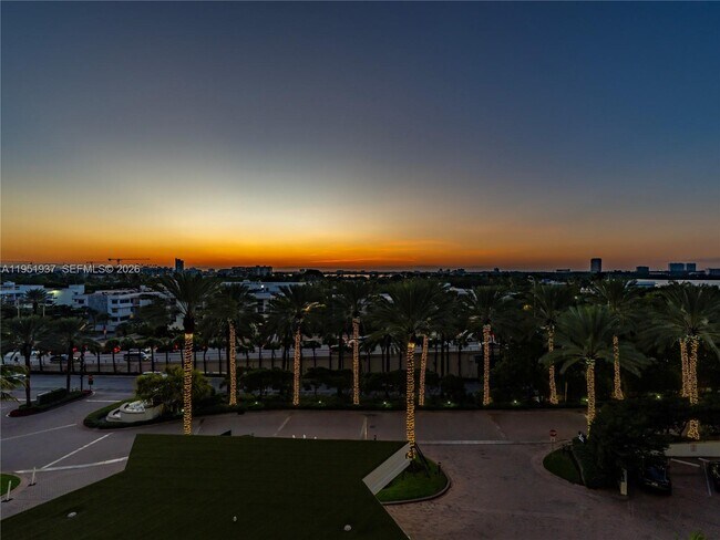 Building Photo - 10275 Collins Ave