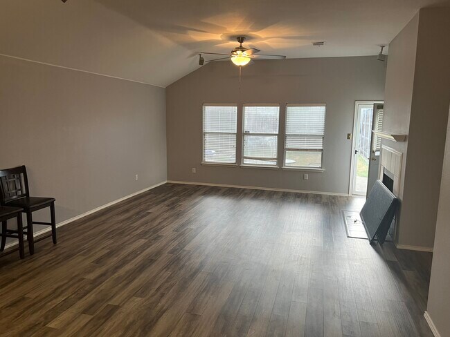 Large living room - 111 Cobblestone Dr