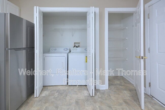 Building Photo - 929 Morreene Rd