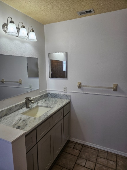 Building Photo - 5179 Montford Cir