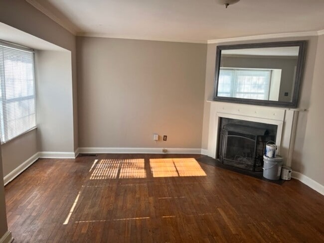 Building Photo - 2BR/1BA One-level Cottage in Forest Hills