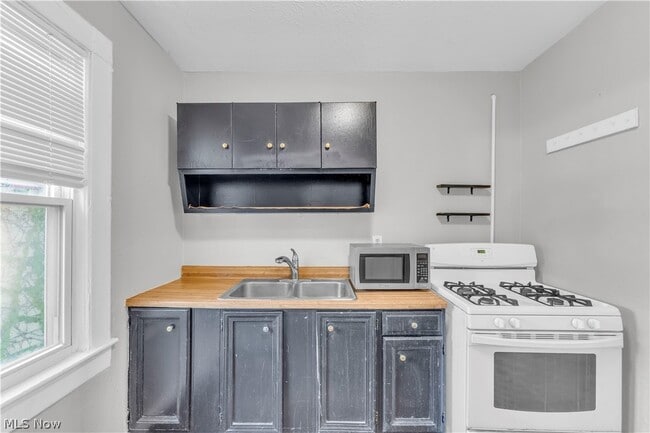 Building Photo - 3721 W 33rd St
