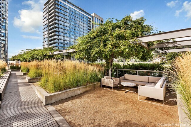 Building Photo - John Ross - 8th floor south waterfront studio w/parking/most utilities/concierge