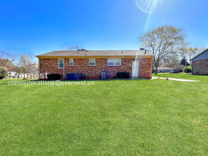 Building Photo - 425 Shallowood Ln