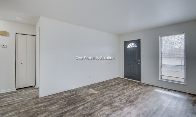 Building Photo - 924 W 60th Pl