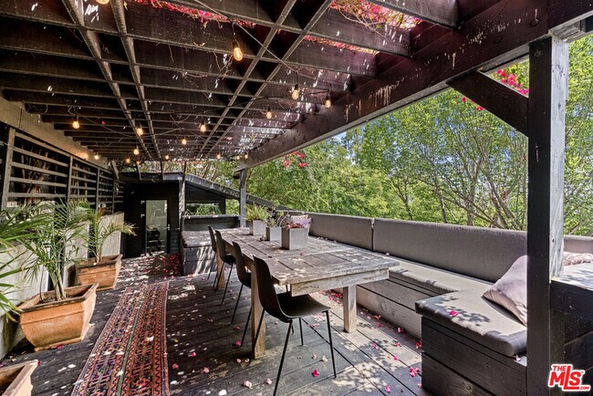 Building Photo - 2300 Ronda Vista Dr