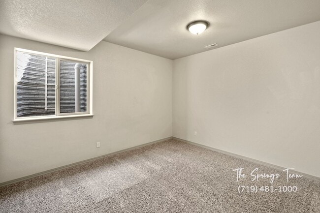 Building Photo - BEAUTIFUL 4BD + OFFICE MAIN-LEVEL LIVING H...