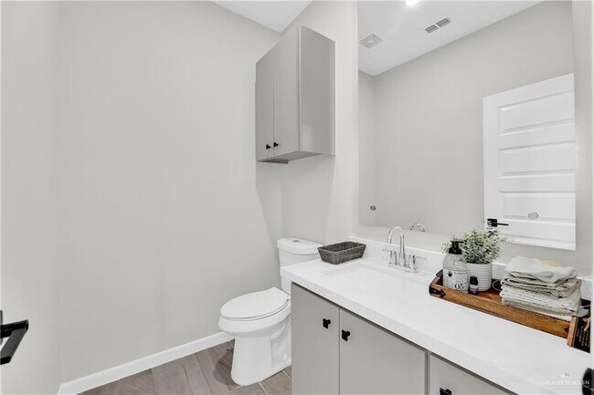 Building Photo - 1420 Providence Ave