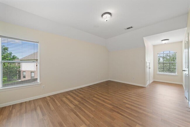 Building Photo - 6026 Briar Hill Ct