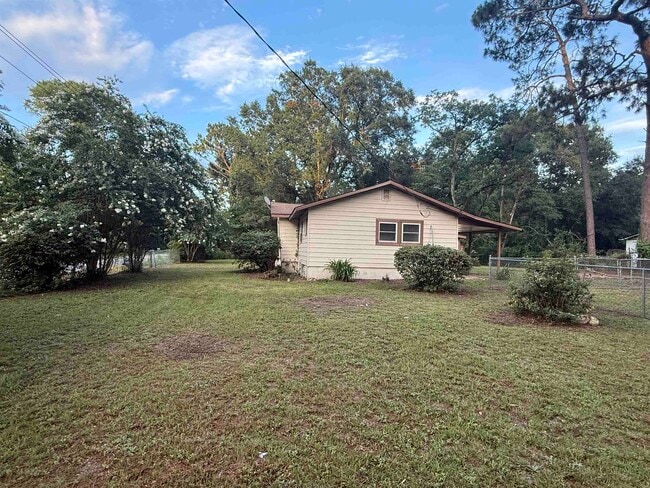 Building Photo - 703 Westway Rd