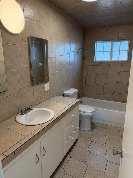 Building Photo - 5277 Peacock Ln