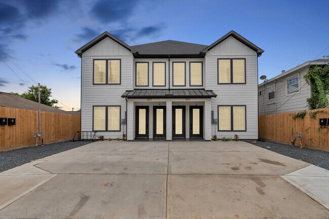 Building Photo - 3613 Rosalie St