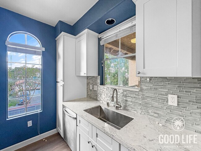 Building Photo - Single-Level Mira Mesa Condo with Balcony, AC & Garage Parking