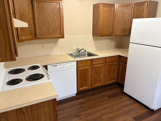 Building Photo - MP149 - 1014-1016 E Crown Ave