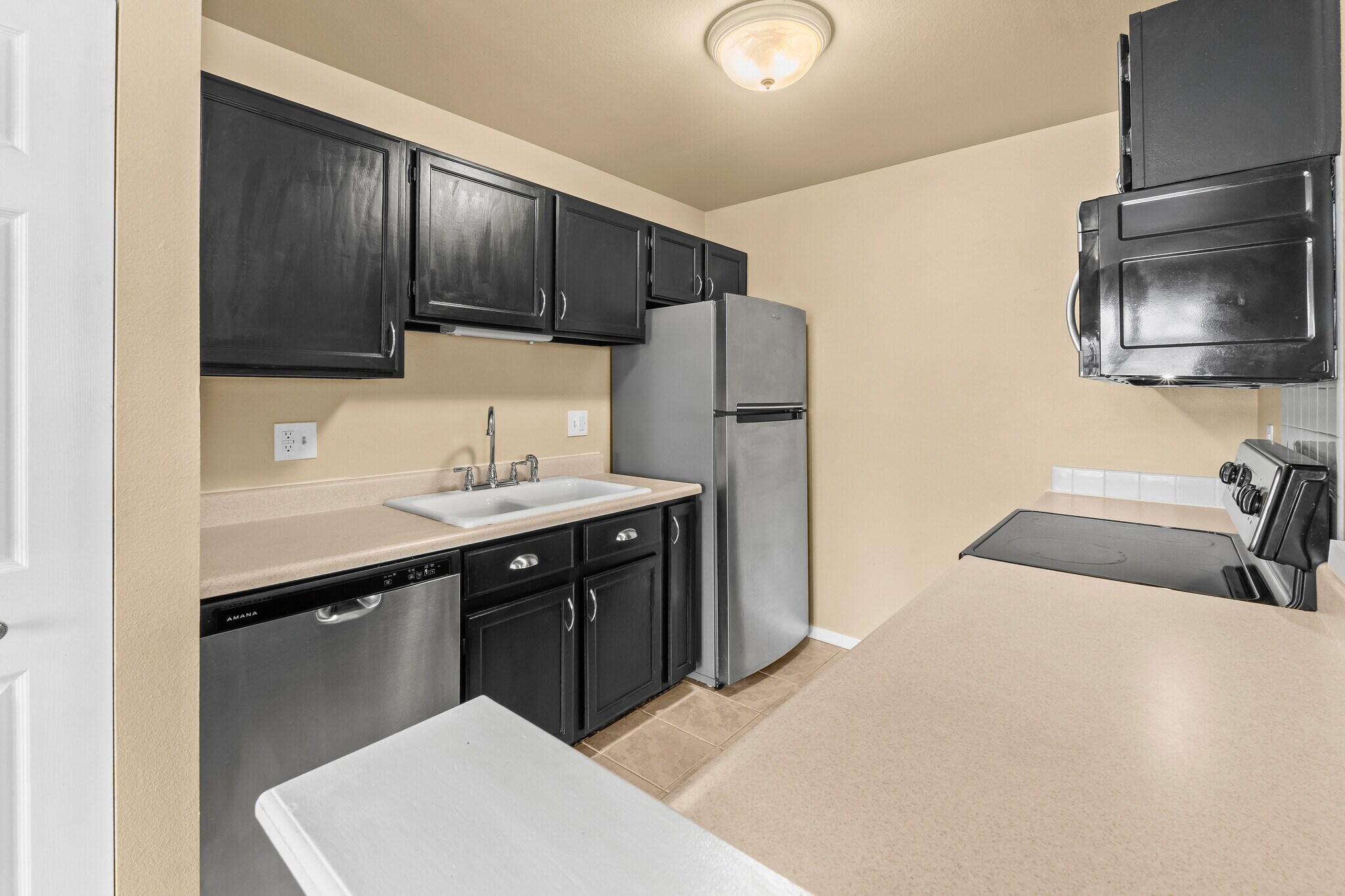 Building Photo - 1601 W Swallow Rd