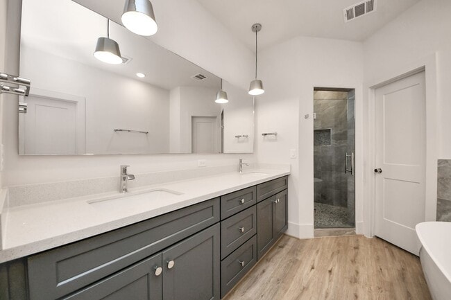 Building Photo - 1044 Homer St