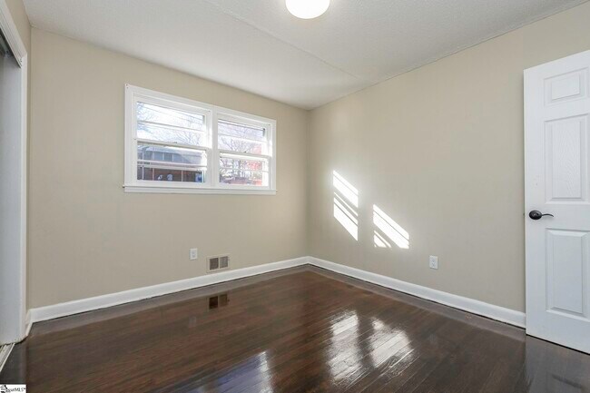 Building Photo - 142 Westover Dr