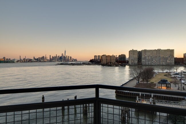 Building Photo - 600 Harbor Blvd