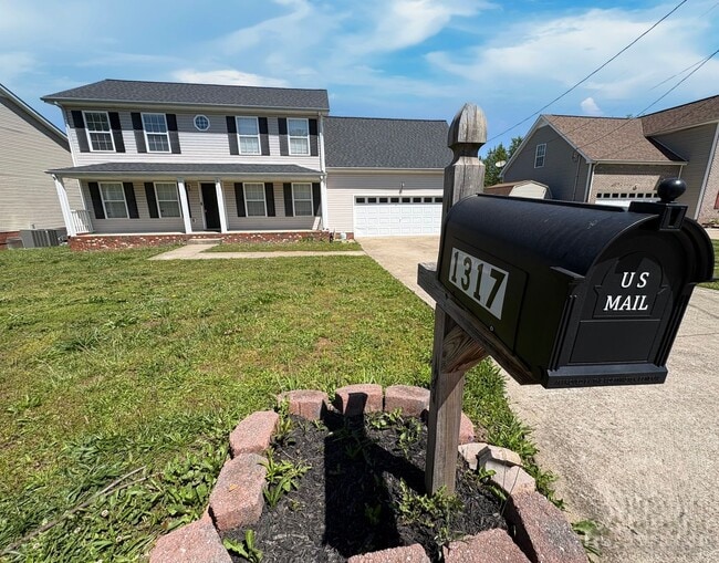 Building Photo - Beautiful 3-BR Colonial with Huge Bonus Room in Summerhaven!