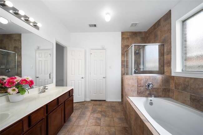 Building Photo - 804 Harvard Pointe Dr