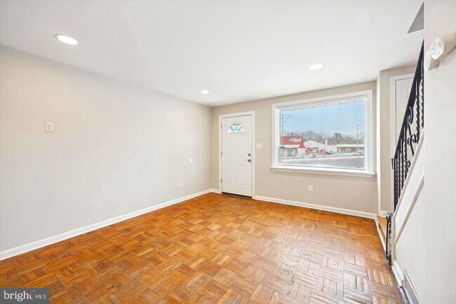 Building Photo - 682 2nd Ave