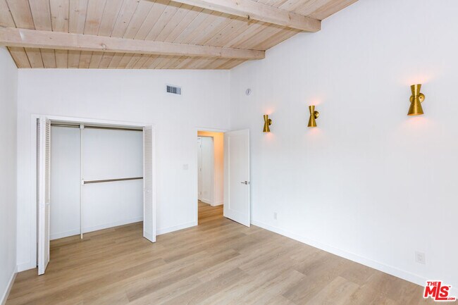 Building Photo - 13307 Westcove Dr