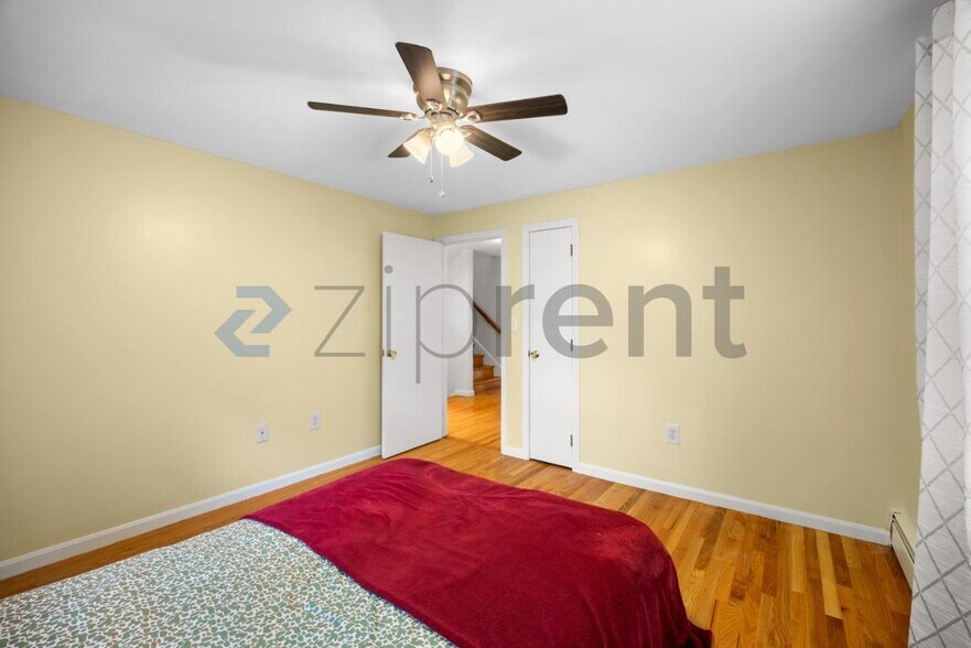 Building Photo - Unit
