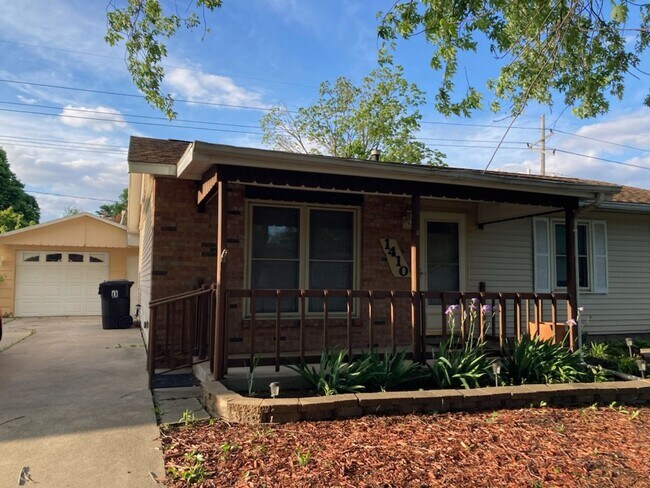 Building Photo - Charming 3-bedroom, 1.5-bathroom house in Normal