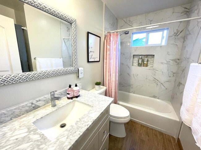 Building Photo - 1153 Erin Way