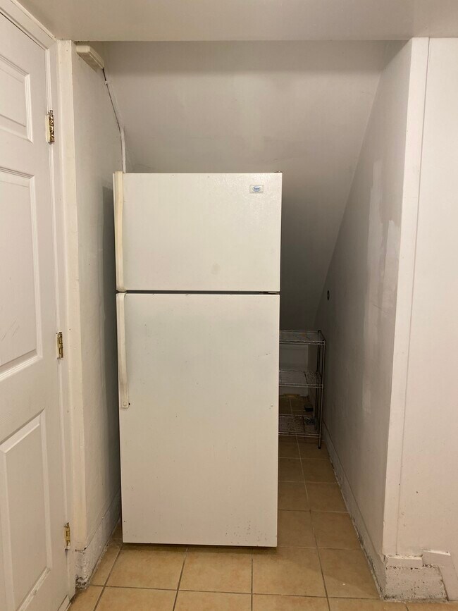 Kitchen - 372 Cambridge St