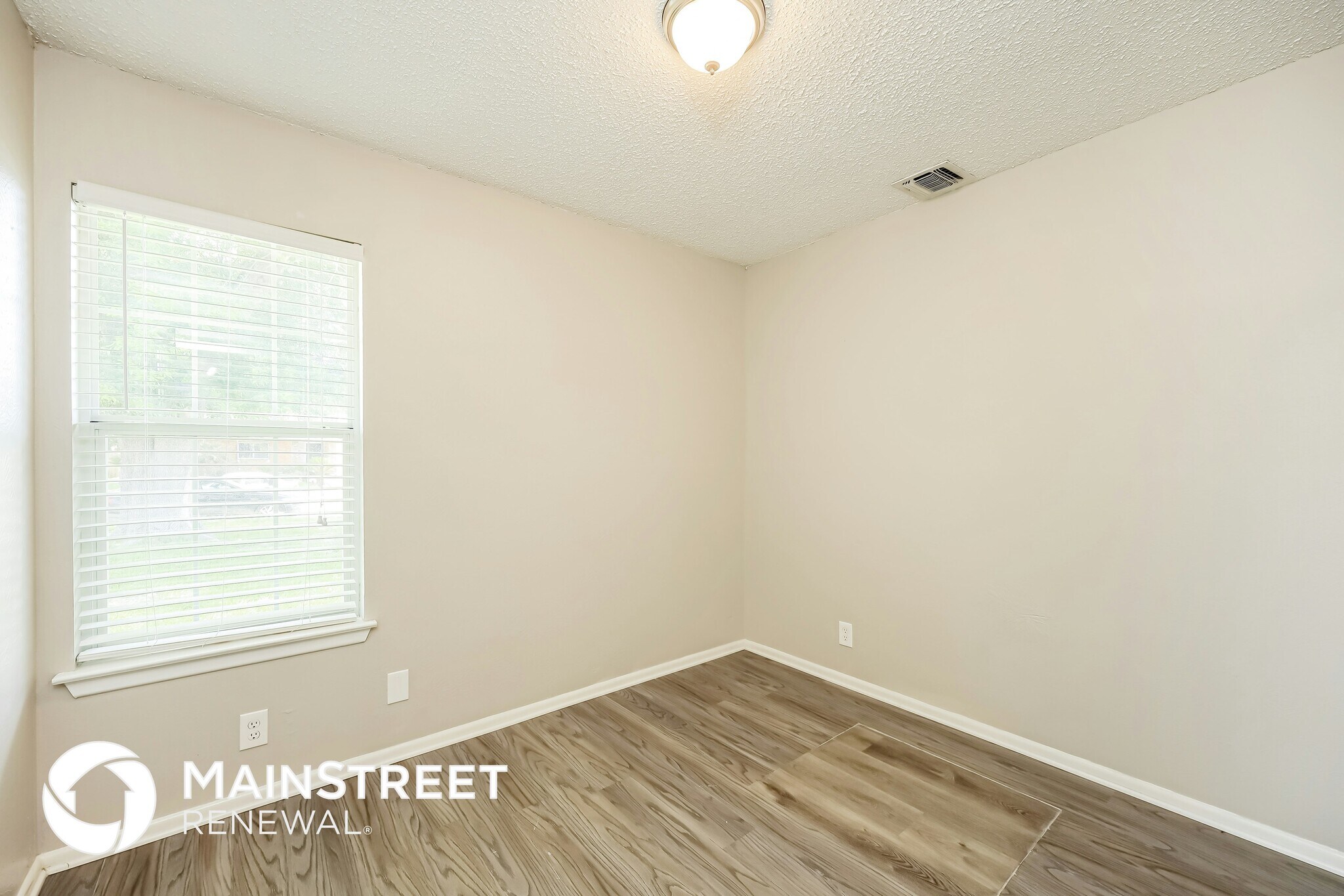 Building Photo - 9387 Valley Bend