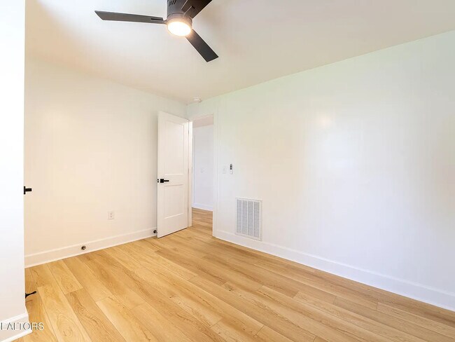 Building Photo - 502 Hayworth Dr